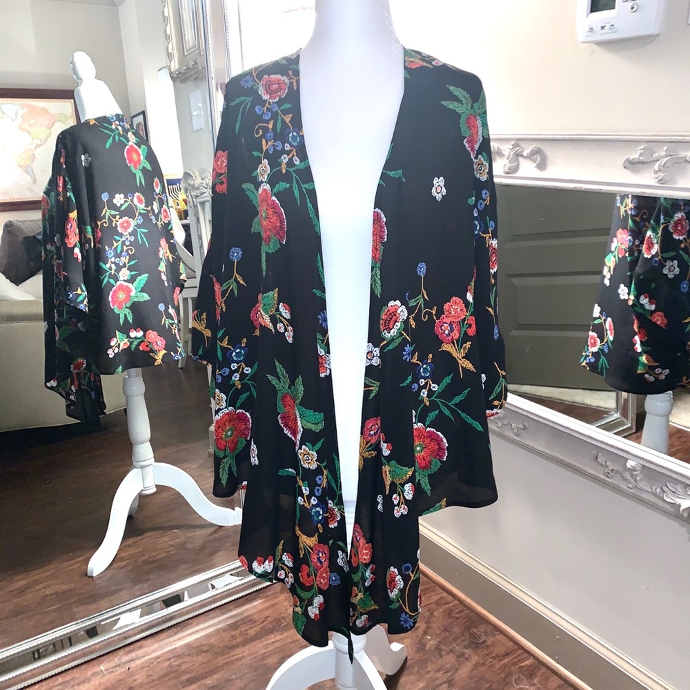 Black floral kimono